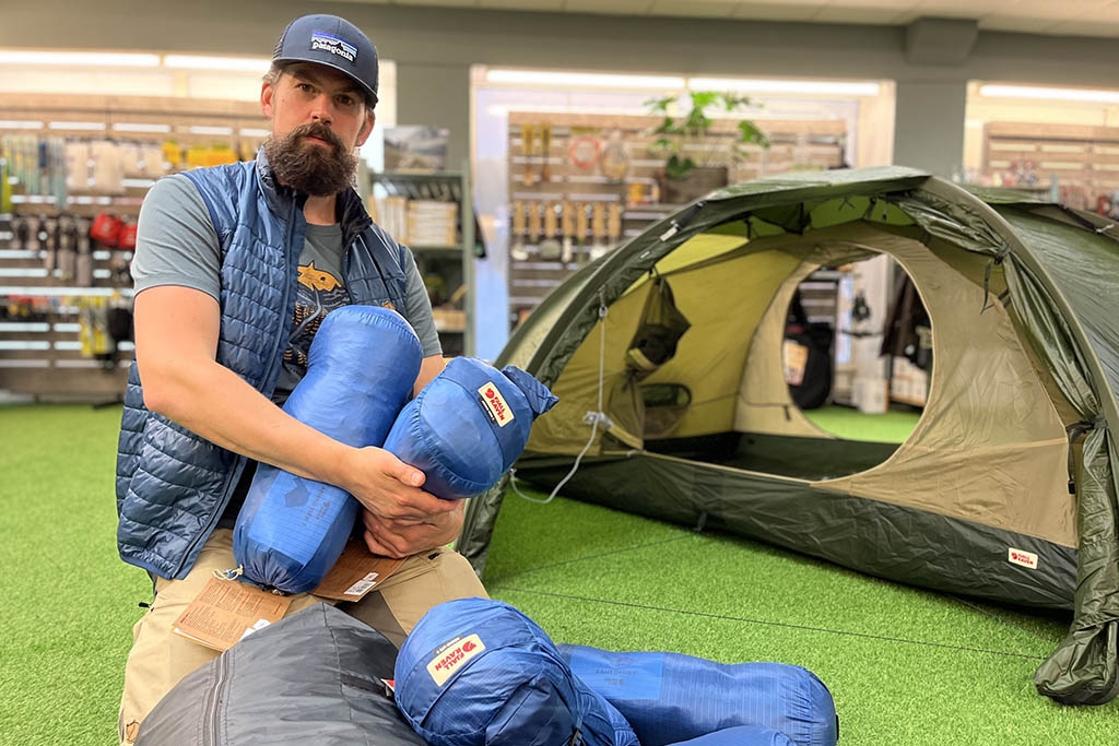 Johan Hagberg driver Viltskogens Friluftsbutik i Vänersborg.