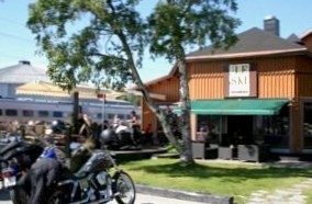 Le Ski Lodge & Steakhouse