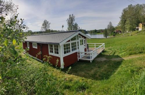 Charming 2-Bed House at the lake close gustavsfors