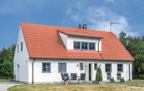 4 Bedroom Awesome Home In Lrbro