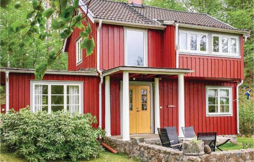 2 Bedroom Awesome Home In lmhult