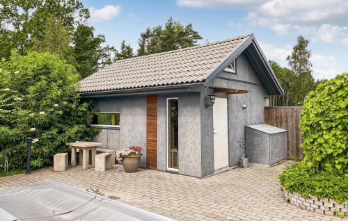 Cozy Home In Hagby With Kitchen