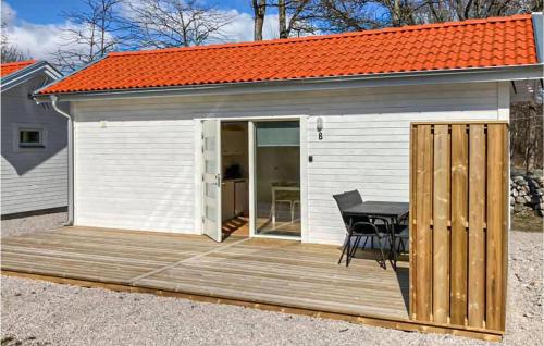 Beautiful Home In Hassl With Wifi
