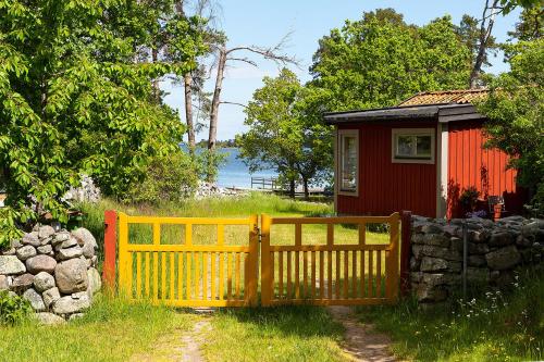 Holiday house in Drag with a unique location and lake plot
