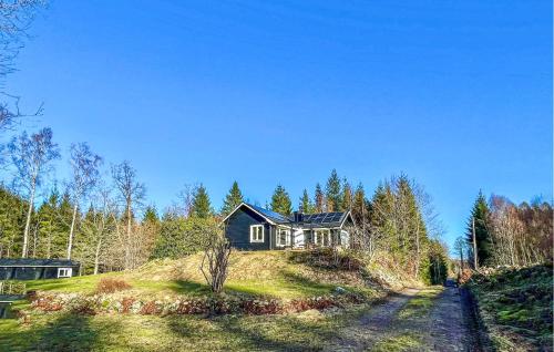 Cozy Home In Linderd With Wifi