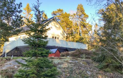 Lovely Home In Vdd With Outdoor Swimming Pool