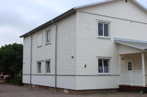 Badhusgatan 8