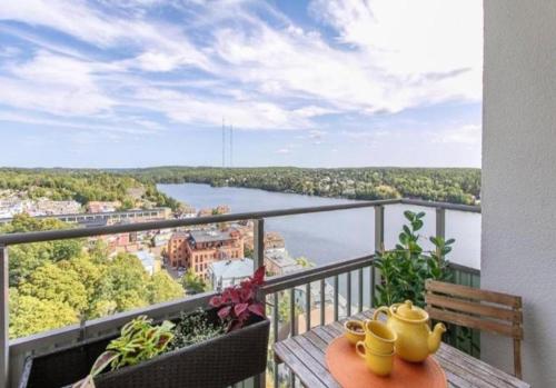 Eagles Nest , A Guest Suite 3 min to the lake